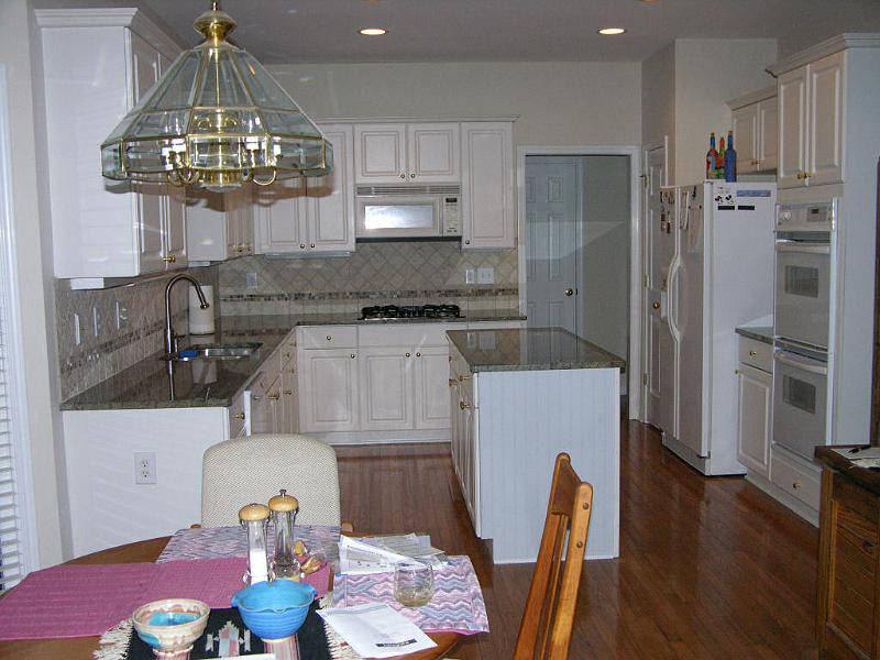 kitchen_overview_small.jpg